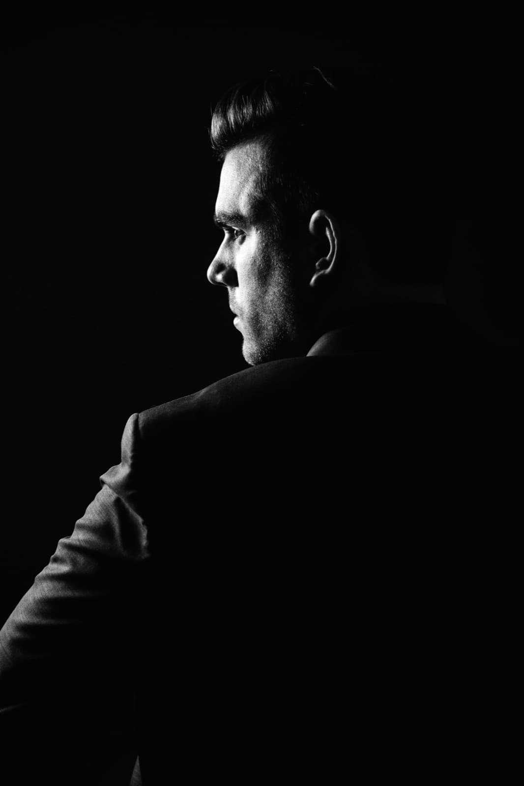 Portret van een consultant in hoog contrast